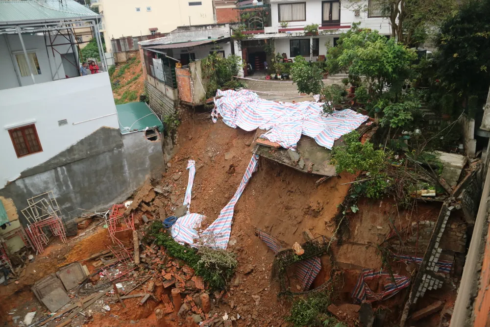 Sạt taluy liên tiếp uy hiếp nhà dân giữa trung tâm Đà Lạt ảnh 3