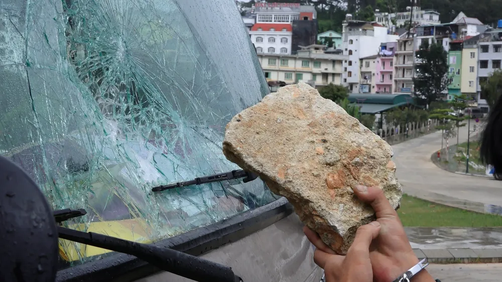 Bắt 2 đối tượng đập kính ô tô, trộm đồ của du khách ở Đà Lạt ảnh 2