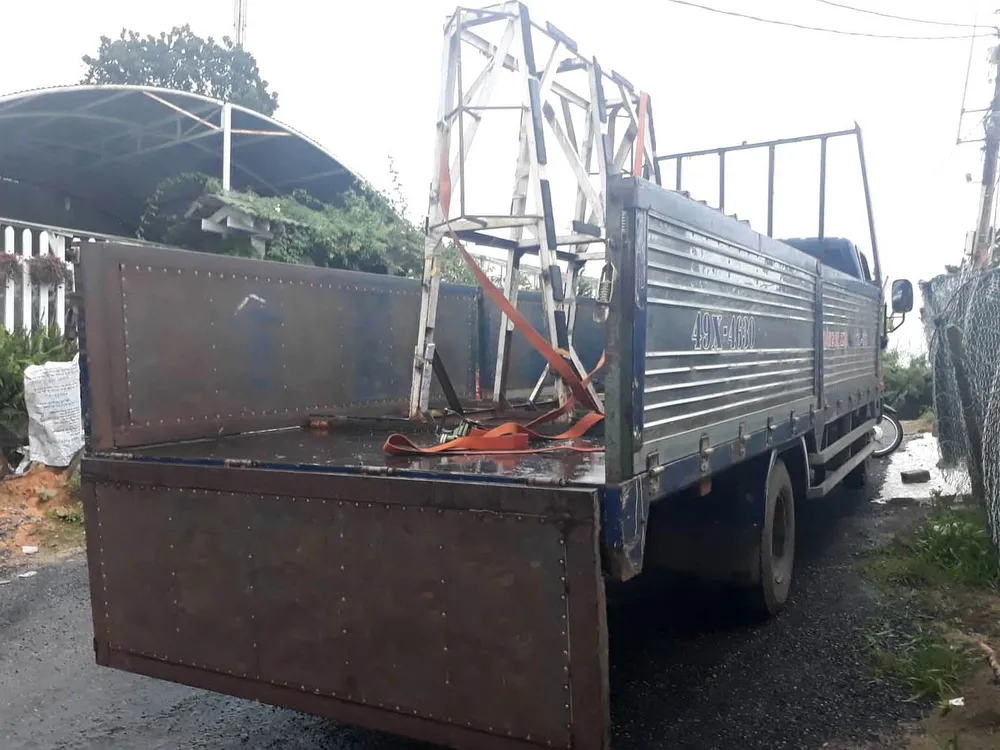 Hai người bị đè tử vong khi bốc dỡ vật liệu xây dựng ảnh 3