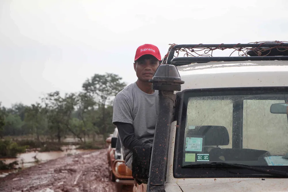 Gian nan đường tiếp tế vào khu vực bị vỡ đập thủy điện ở Lào ảnh 8