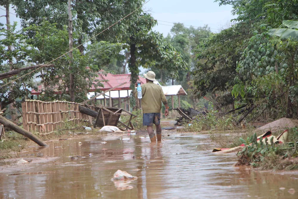 Bản làng xơ xác sau vụ vỡ đập thủy điện ở Lào ảnh 15