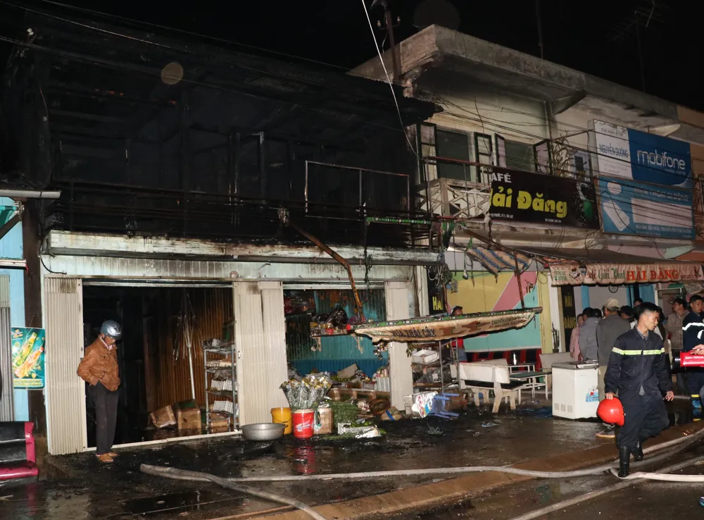 Hỏa hoạn thiêu rụi 2 căn nhà gần ga Trại Mát - Đà Lạt ảnh 1