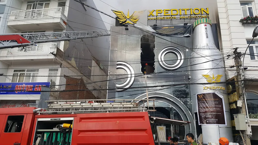 Cháy lớn tại beer club ở trung tâm Đà Lạt  ảnh 3