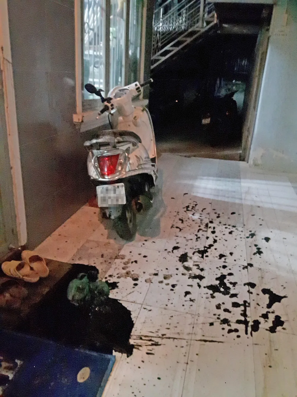 Khoản nợ “trên trời” rơi xuống, gia đình liên tục bị “khủng bố” bằng mắm tôm pha nhớt ảnh 2