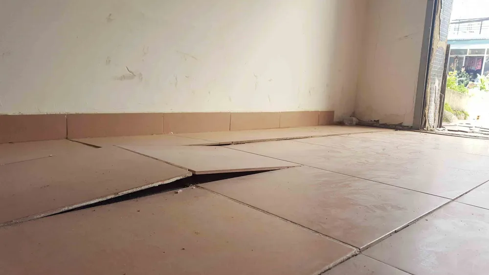  Công trình xây dựng không an toàn, gây sụt lún nguy hiểm các nhà kế cận ảnh 3