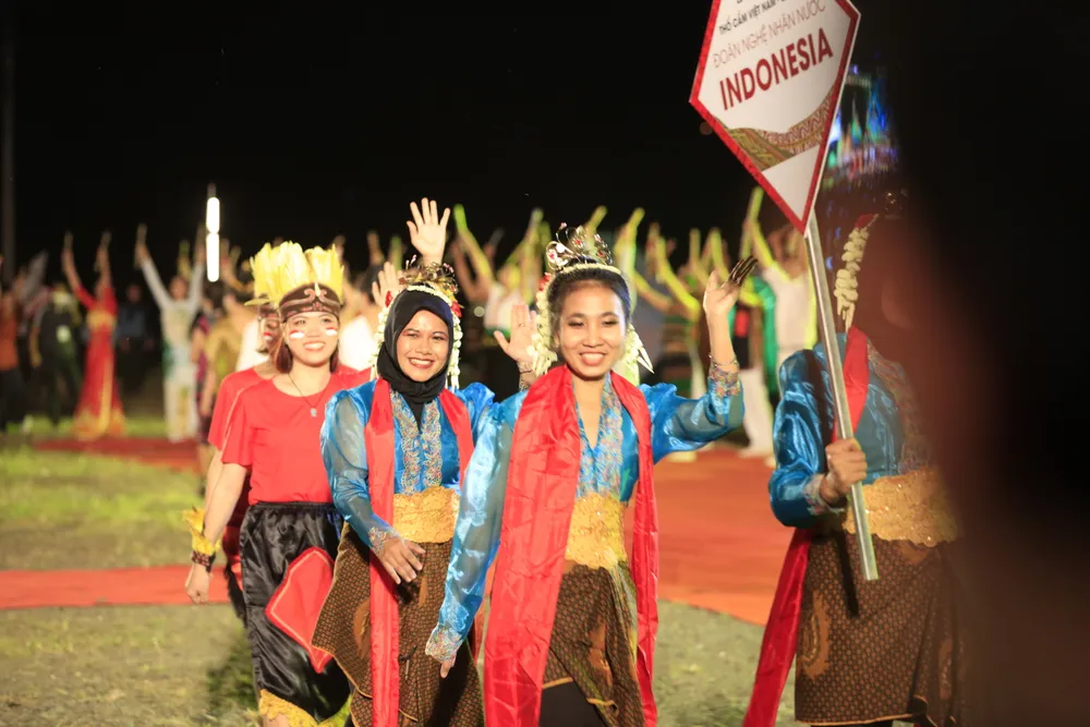 Tôn vinh thổ cẩm trong đêm khai mạc Lễ hội Văn hoá thổ cẩm Việt Nam lần thứ I ảnh 14