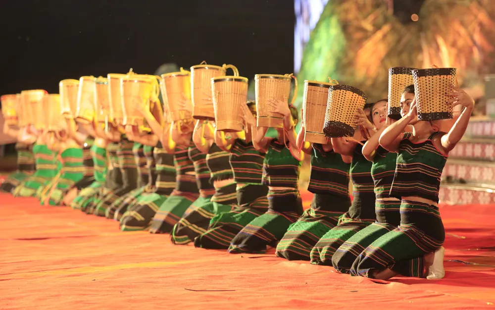 Tôn vinh thổ cẩm trong đêm khai mạc Lễ hội Văn hoá thổ cẩm Việt Nam lần thứ I ảnh 5