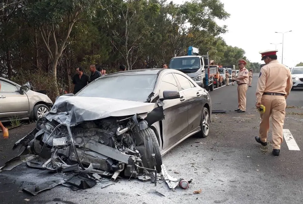 Khởi tố tài xế lái xe lao qua làn ngược chiều trên cao tốc khiến 2 người tử vong ảnh 2