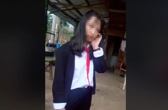 Nhóm học sinh tát liên tục vào mặt nữ sinh trước đám đông rồi quay video ảnh 2