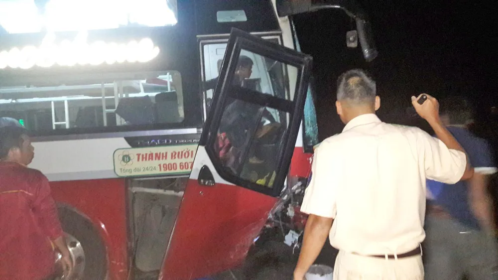 2 vụ tai nạn giao thông 5 người tử vong ảnh 2