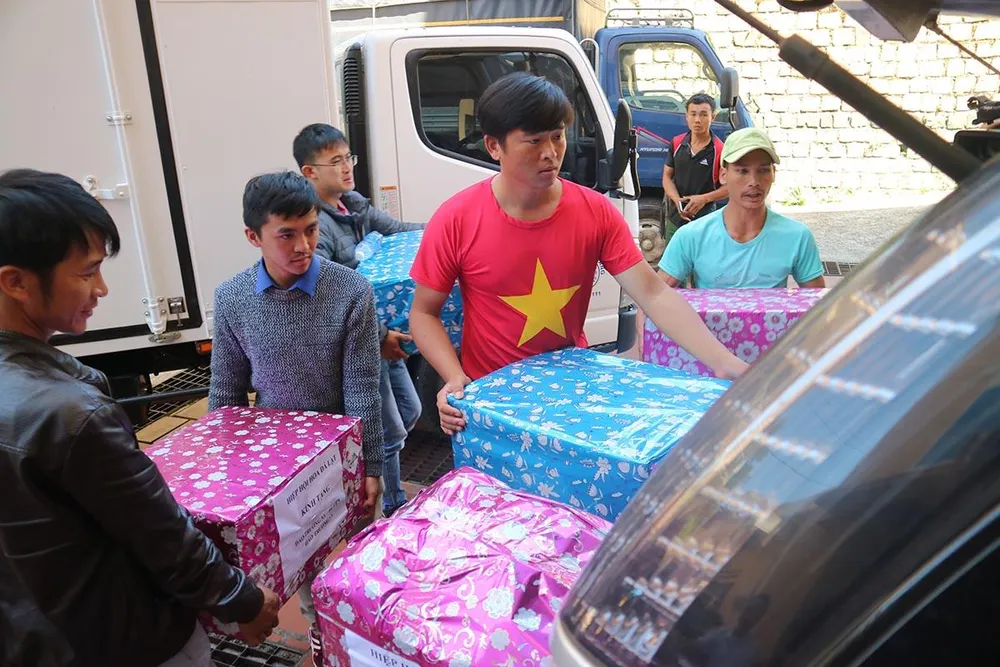 Trao tặng hoa, hạt giống cho các chiến sĩ Trường Sa ảnh 5