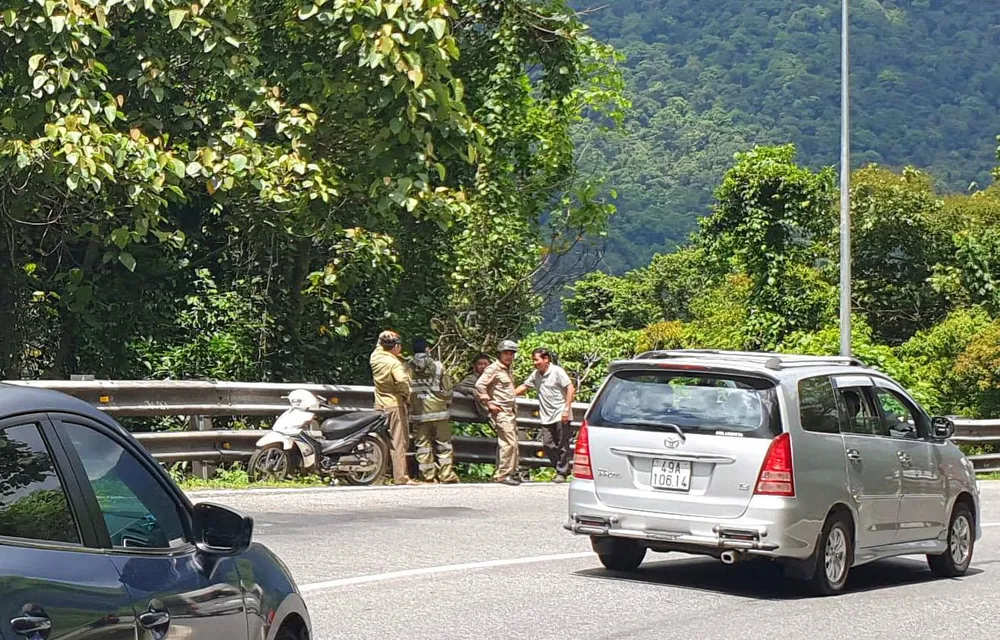 Phát hiện thi thể đang phân hủy trên đèo Bảo Lộc ảnh 2
