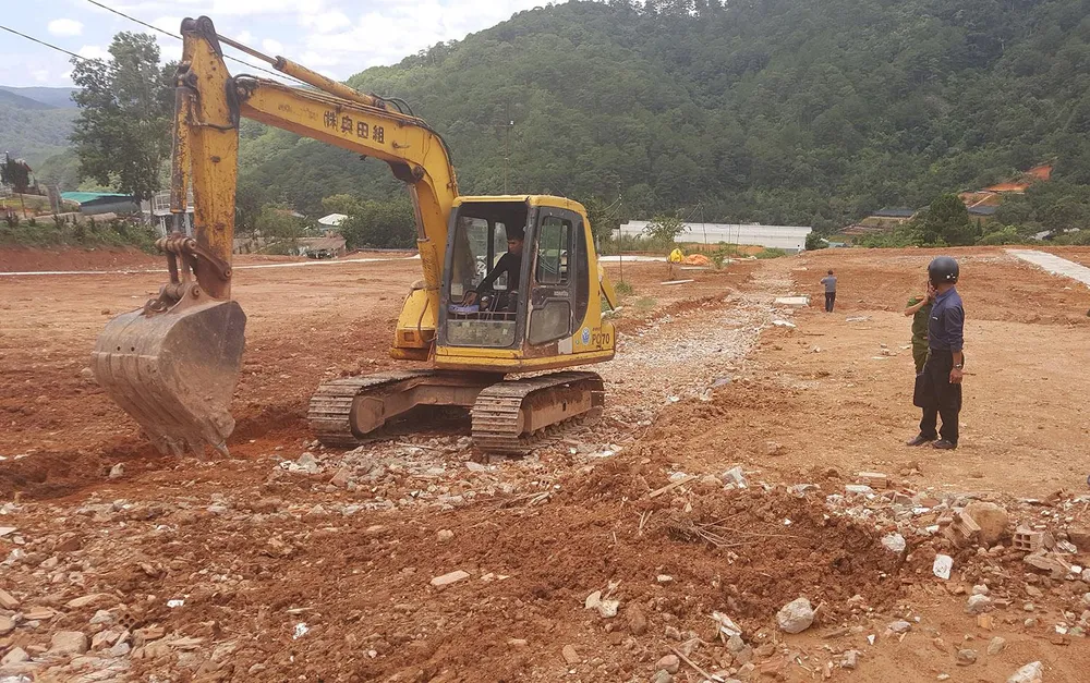 Bị xử phạt, điểm tham quan du lịch trên đèo Mimosa ( Đà Lạt) vẫn thi công ảnh 5