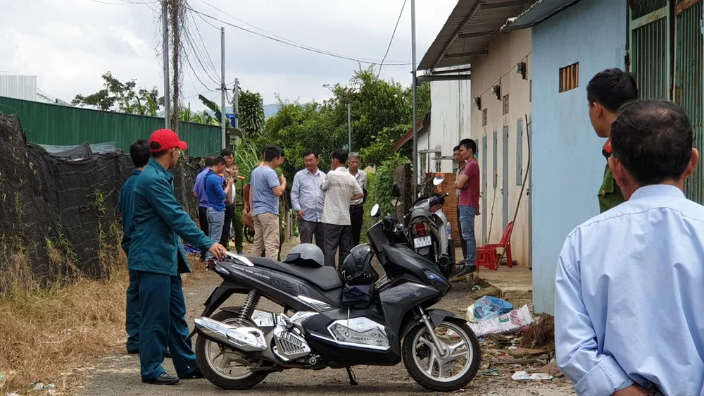 Chồng giết vợ rồi đến trụ sở công an đầu thú ảnh 1