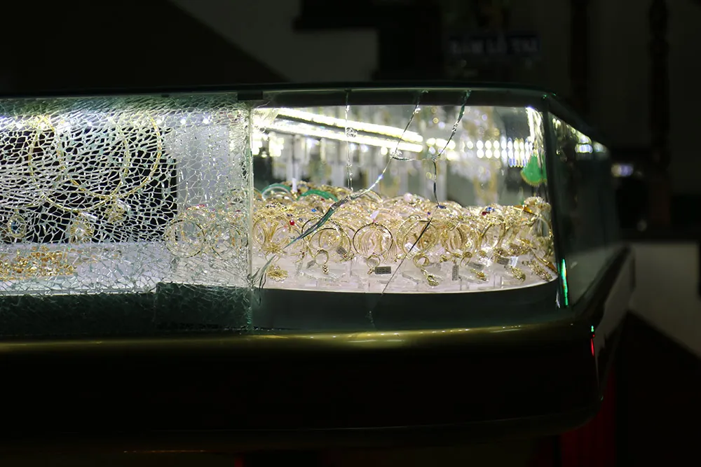 Người dân truy đuổi bắt gọn tên cướp tiệm vàng ở Đà Lạt ảnh 4