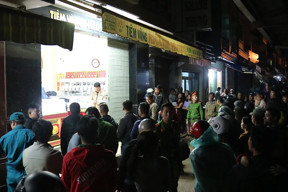 Người dân truy đuổi bắt gọn tên cướp tiệm vàng ở Đà Lạt ảnh 5