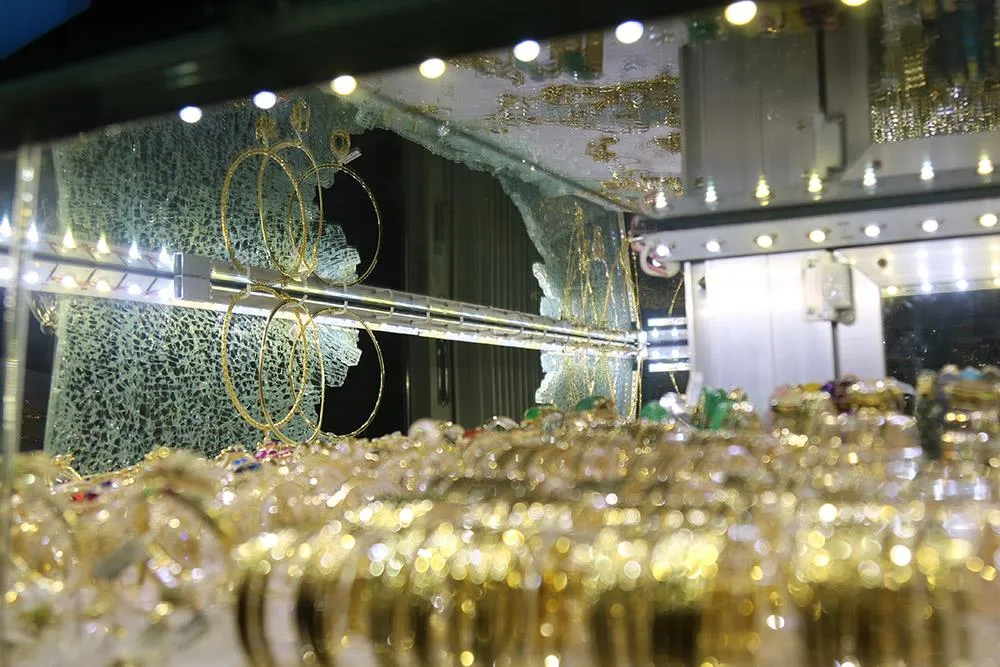 Người dân truy đuổi bắt gọn tên cướp tiệm vàng ở Đà Lạt ảnh 3