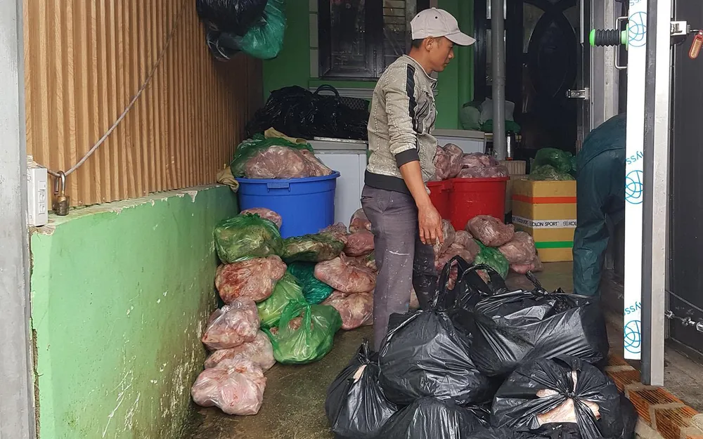 Phạt cơ sở trữ 8 tấn thịt heo “bẩn” hơn 100 triệu đồng  ảnh 1