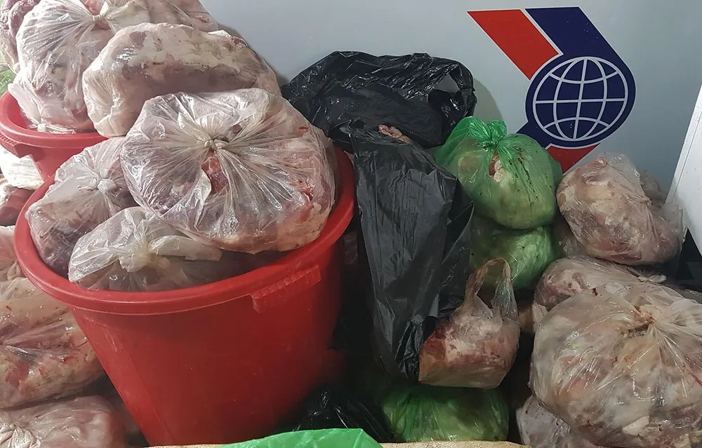 Phát hiện kho thịt heo đông lạnh bốc mùi chờ tiêu thụ ảnh 2