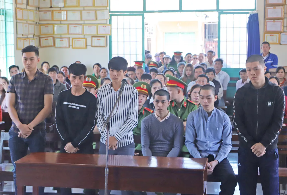 Nhóm thanh niên đâm chết người trong đêm cổ vũ bóng đá lĩnh án ảnh 1