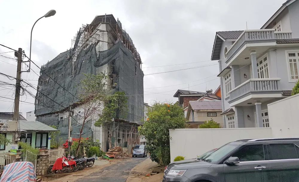 Khách sạn ở trung tâm Đà Lạt xây vượt tầng, sai phép 800m² ảnh 1