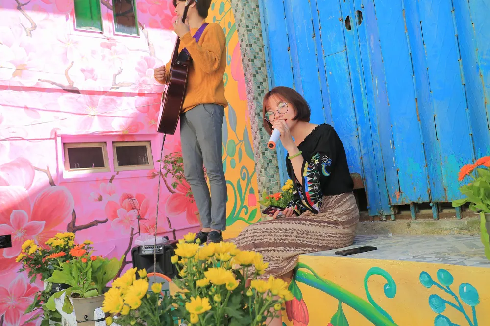 Phố nghệ thuật dốc nhà Làng – Đà Lạt thu hút du khách ảnh 5