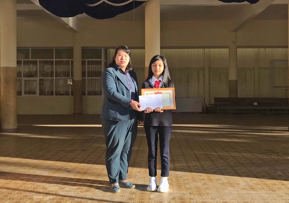 Đà Lạt: Khen thưởng học sinh lớp 7 nhặt được của rơi trả người đánh mất ảnh 1