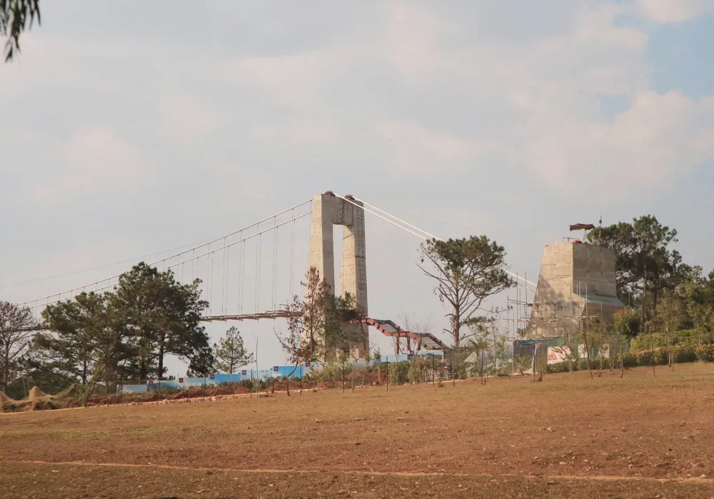 Cầu đáy kính không phép “mọc” giữa Thung lũng Tình yêu, Đà Lạt ảnh 1