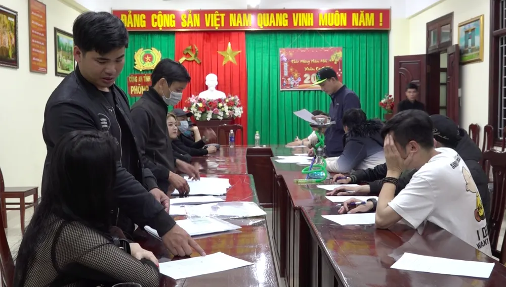 Đột kích quán bar, phát hiện gần 100 người sử dụng ma túy ảnh 7