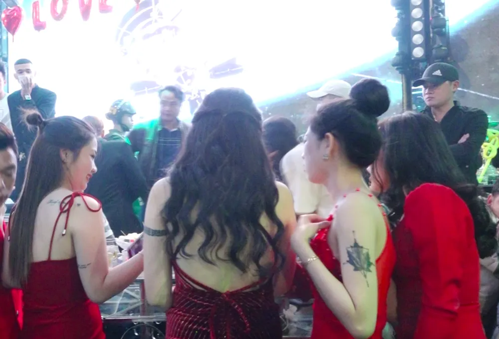 Đột kích quán bar, phát hiện gần 100 người sử dụng ma túy ảnh 4