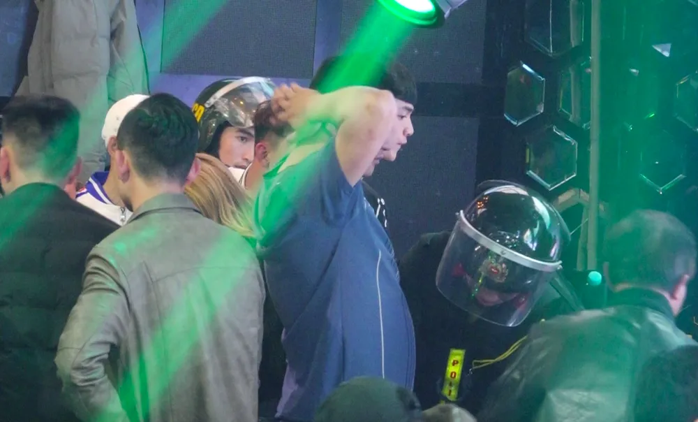 Đột kích quán bar, phát hiện gần 100 người sử dụng ma túy ảnh 2