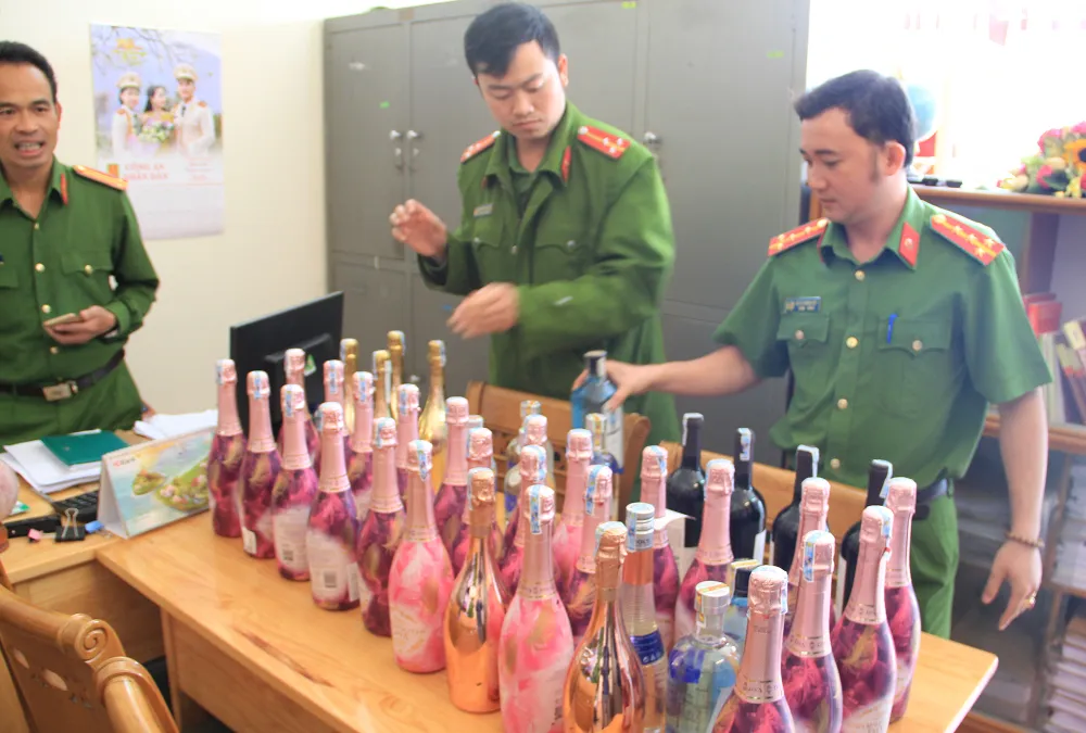 Bắt quả tang nhiều người sử dụng ma tuý trong quán rượu ở Đà Lạt ảnh 2