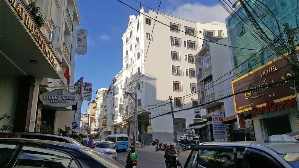 Sẽ cưỡng chế khách sạn xây vượt tầng, sai phép giữa trung tâm Đà Lạt ảnh 1