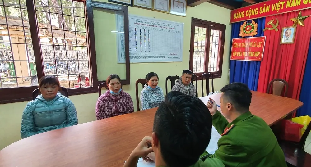 Liên tiếp bắt được các nhóm giả làm bác sĩ để lừa đảo ảnh 1