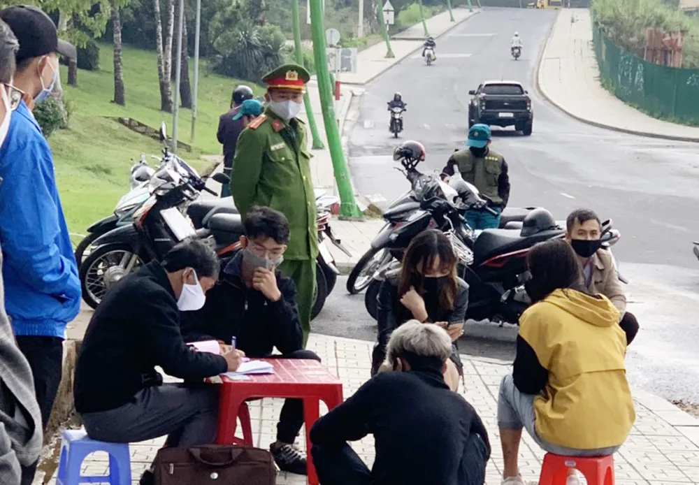 Đà Lạt: Hàng ngàn phần quà trao tận tay người có hoàn cảnh khó khăn trong mùa dịch ảnh 2