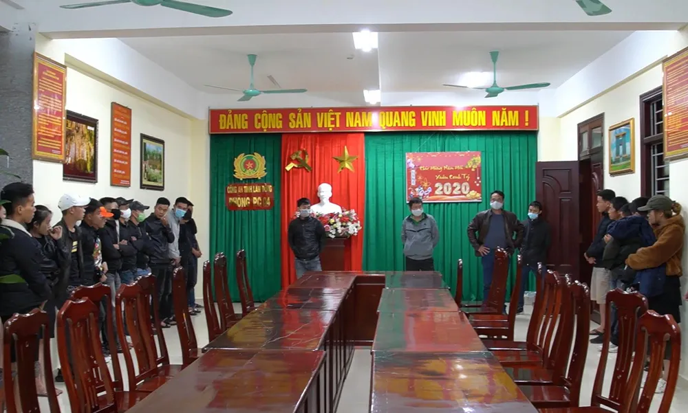 Bắt giữ 30 đối tượng sử dụng ma tuý trong quán karaoke ảnh 1