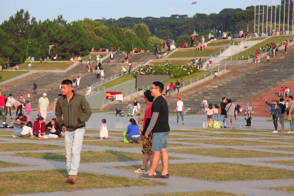 Du khách bắt đầu đổ về Đà Lạt nghỉ lễ ảnh 10