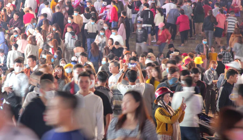 Biển người kéo về khu trung tâm Đà Lạt ảnh 6