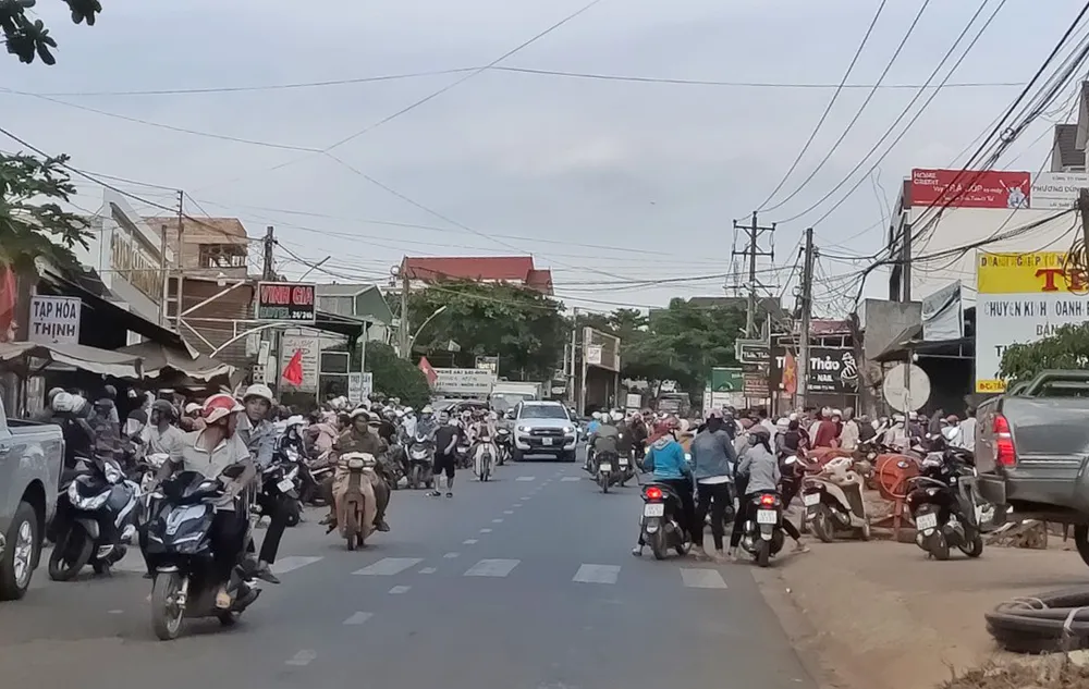 Vụ xe bán tải bốc cháy với thi thể bên trong: Bắt bí thư đảng ủy xã để điều tra ảnh 1