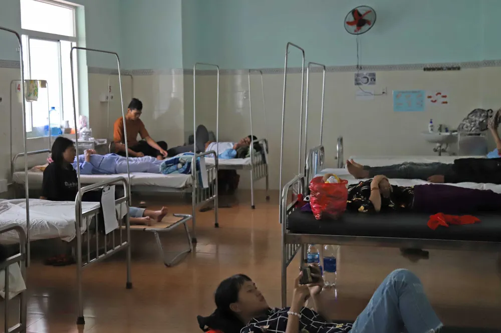 Hàng chục người dự 2 đám tiệc phải nhập viện nghi ngộ độc thực phẩm ảnh 1