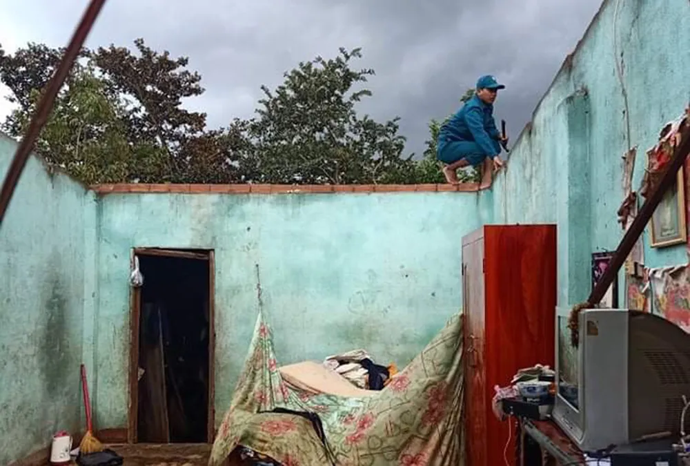  38 căn nhà ở Lâm Đồng tốc mái do lốc xoáy ảnh 1