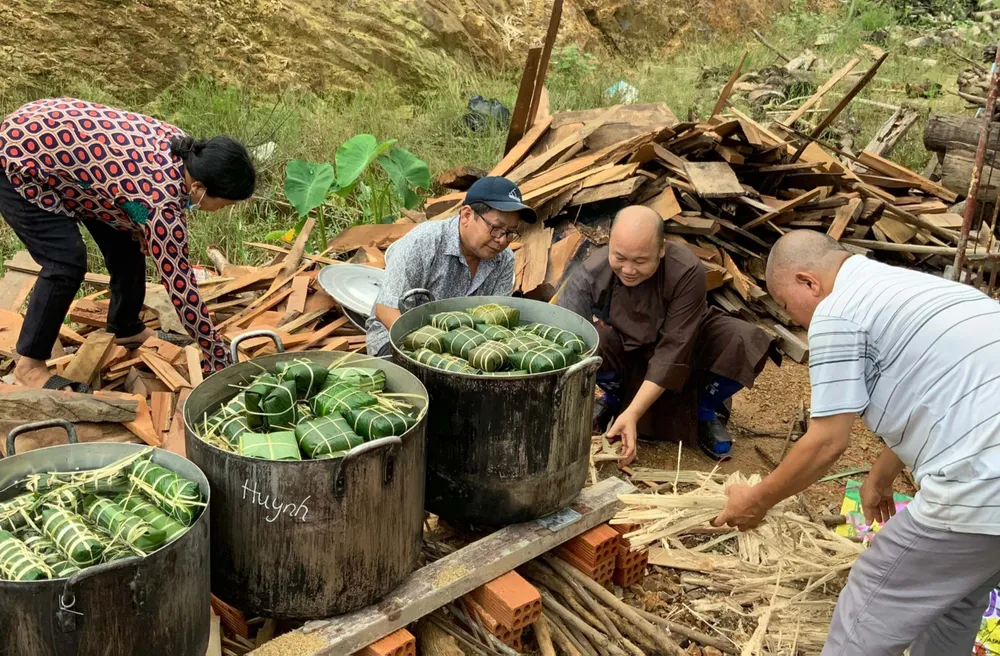 Lâm Đồng: Tất bật gói hơn 6.000 bánh chưng, bánh tét hỗ trợ miền Trung ảnh 2