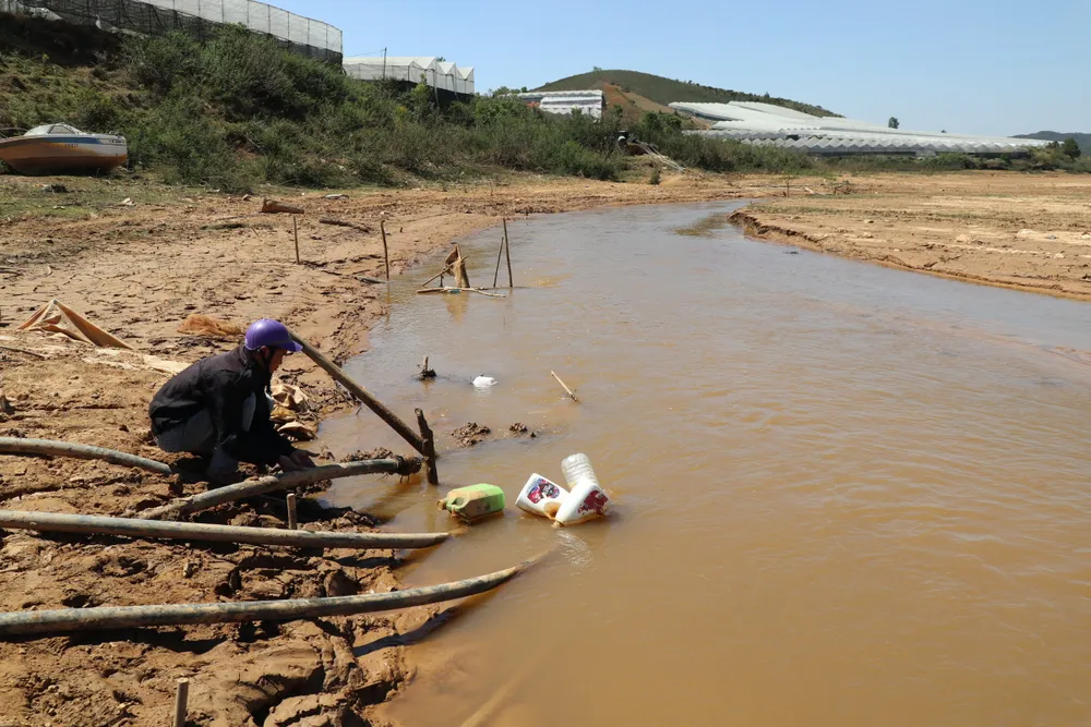 Xe máy thoải mái đi giữa lòng hồ Đan Kia – Suối Vàng  ảnh 7