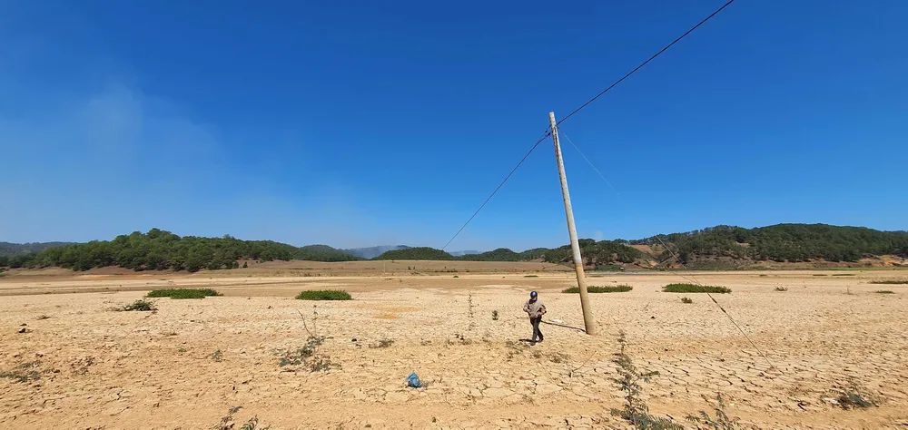 Xe máy thoải mái đi giữa lòng hồ Đan Kia – Suối Vàng  ảnh 3