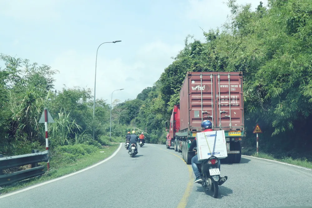 Phương tiện nối đuôi nhau vi phạm trên đèo Bảo Lộc ảnh 8