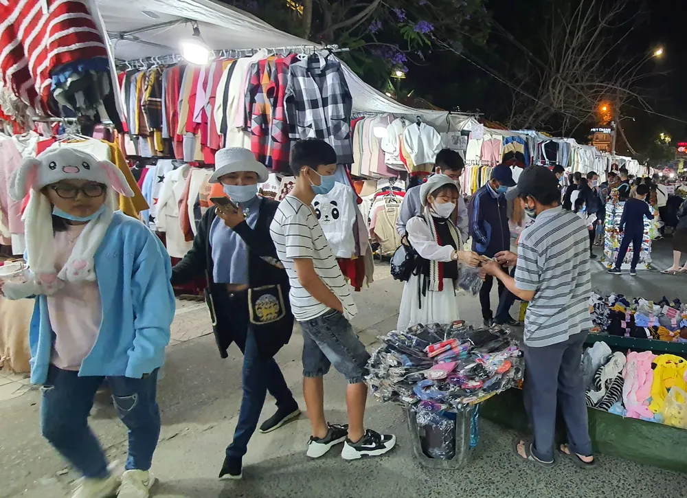 Đà Lạt tấp nập người, nhiều đoạn trên Quốc lộ 20 kẹt cứng ảnh 5