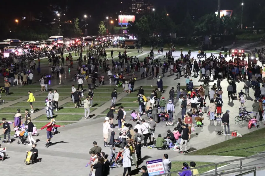 Lâm Đồng kêu gọi người dân “nhường” không gian cho du khách ảnh 2