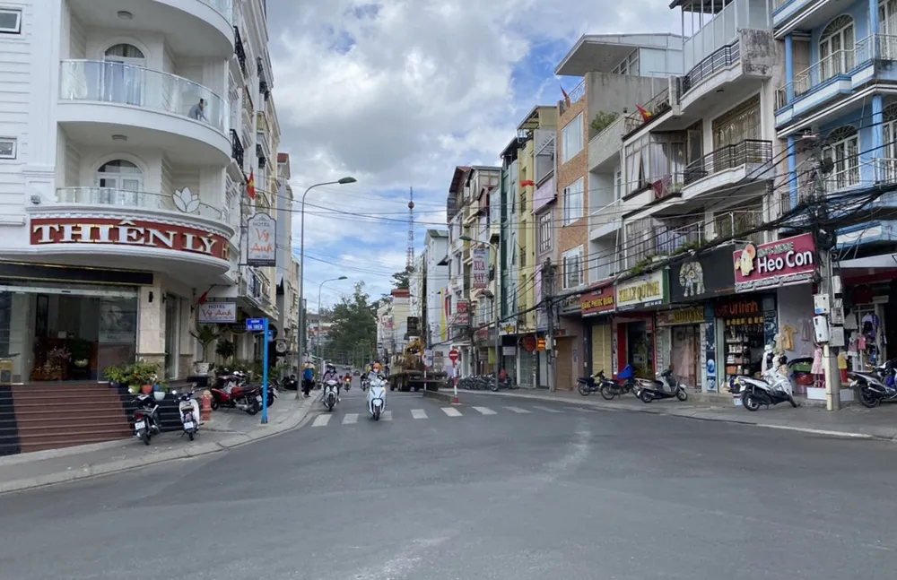 Thêm 3 địa điểm du khách mắc Covid-19 từng có mặt tại Đà Lạt ảnh 1