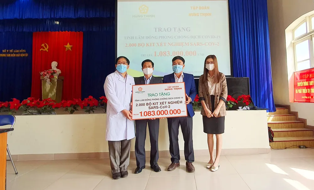 Trao tặng 2.000 bộ kit xét nghiệm SARS-CoV-2 cho tỉnh Lâm Đồng ảnh 1