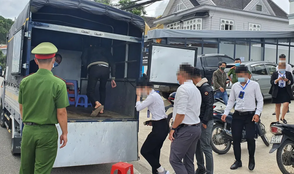 Công ty bất động sản tổ chức tập trung đông người, nhiều người không đeo khẩu trang ảnh 2